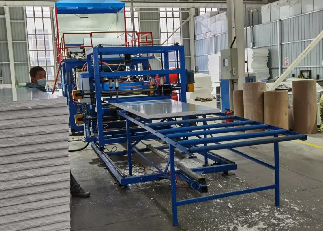 32kw প্রধান মোটর শক্তি ইপিএস স্যান্ডউইচ প্যানেল গঠন মেশিন 3-6m / মিনিট গতি